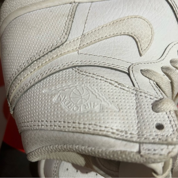 Air Jordan 1 Retro High OG - Picture 5 of 9
